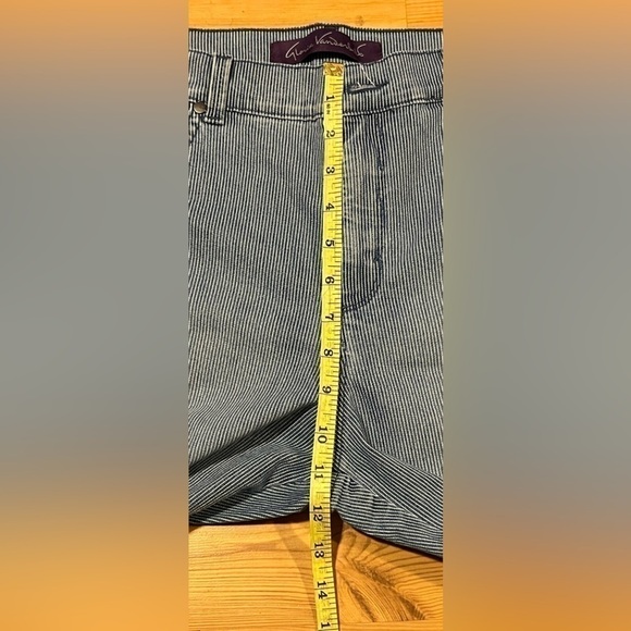 Gloria Vanderbilt Striped Jean Shorts (Sz 8) - Picture 9 of 9